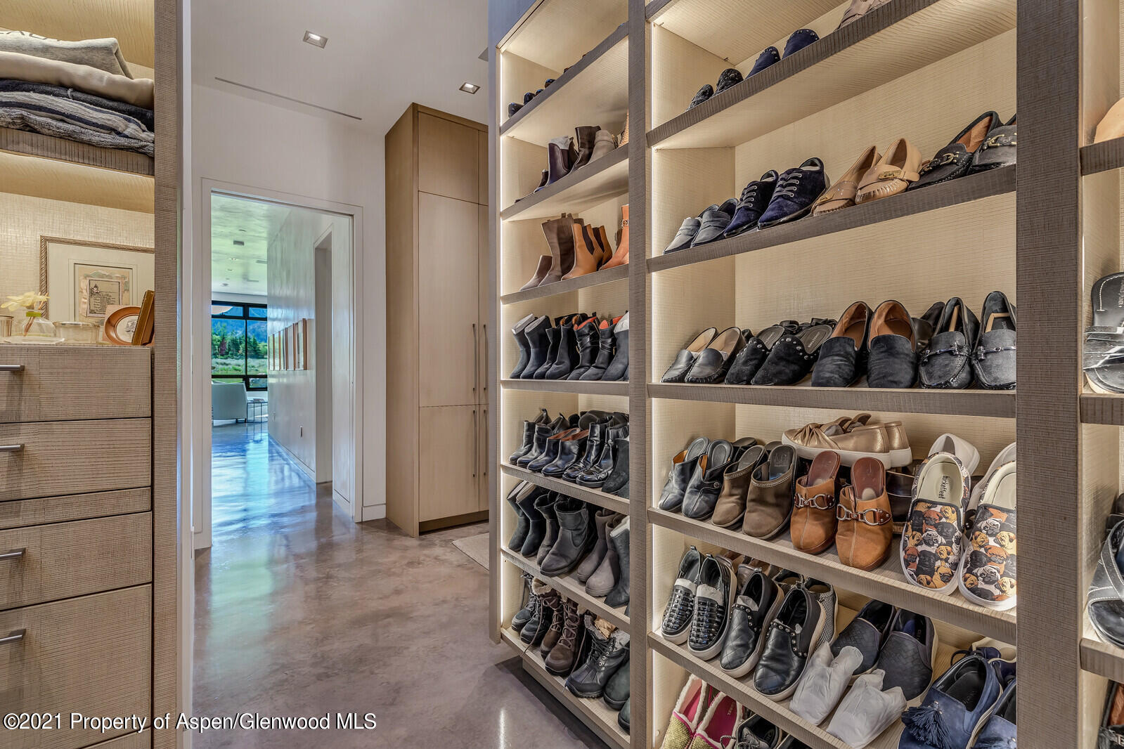 276 Coach Road Aspen, CO 81611 - Photo 36 of 68 36-Master Closet 2