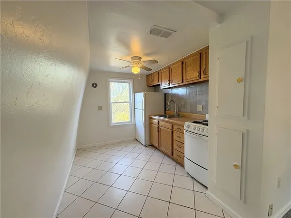 $895 | 467 Oneida Street, Unit 2, Pittsburgh, PA 15211