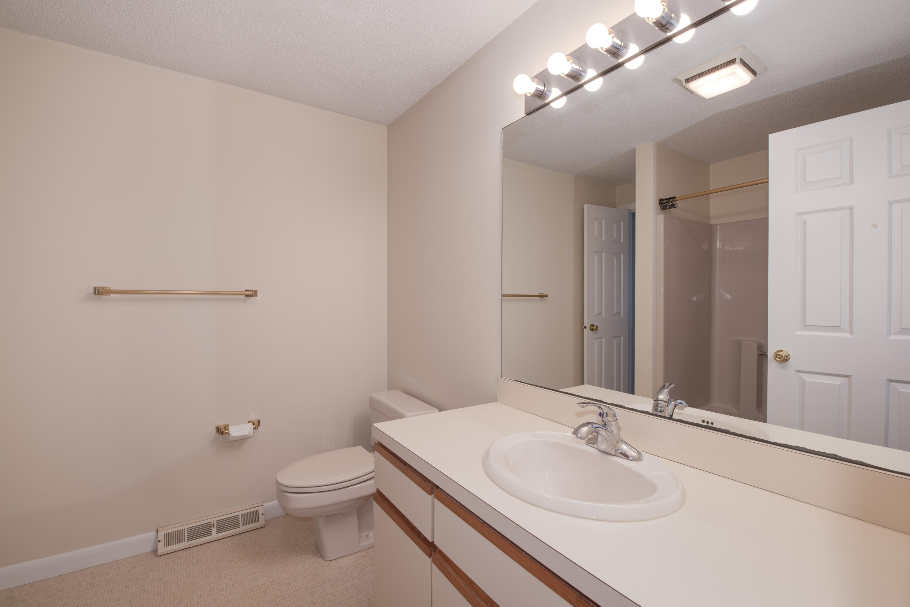 129 Shellback Way, Unit T Mashpee, MA 02649 - Photo 19 of 29 129T Shellback-36