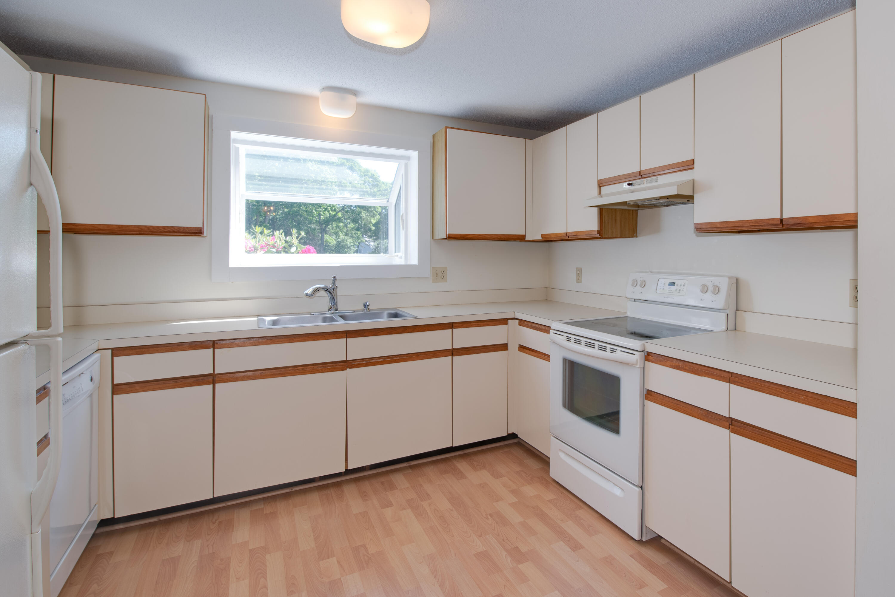 129 Shellback Way, Unit T Mashpee, MA 02649 - Photo 3 of 29 129T Shellback-17