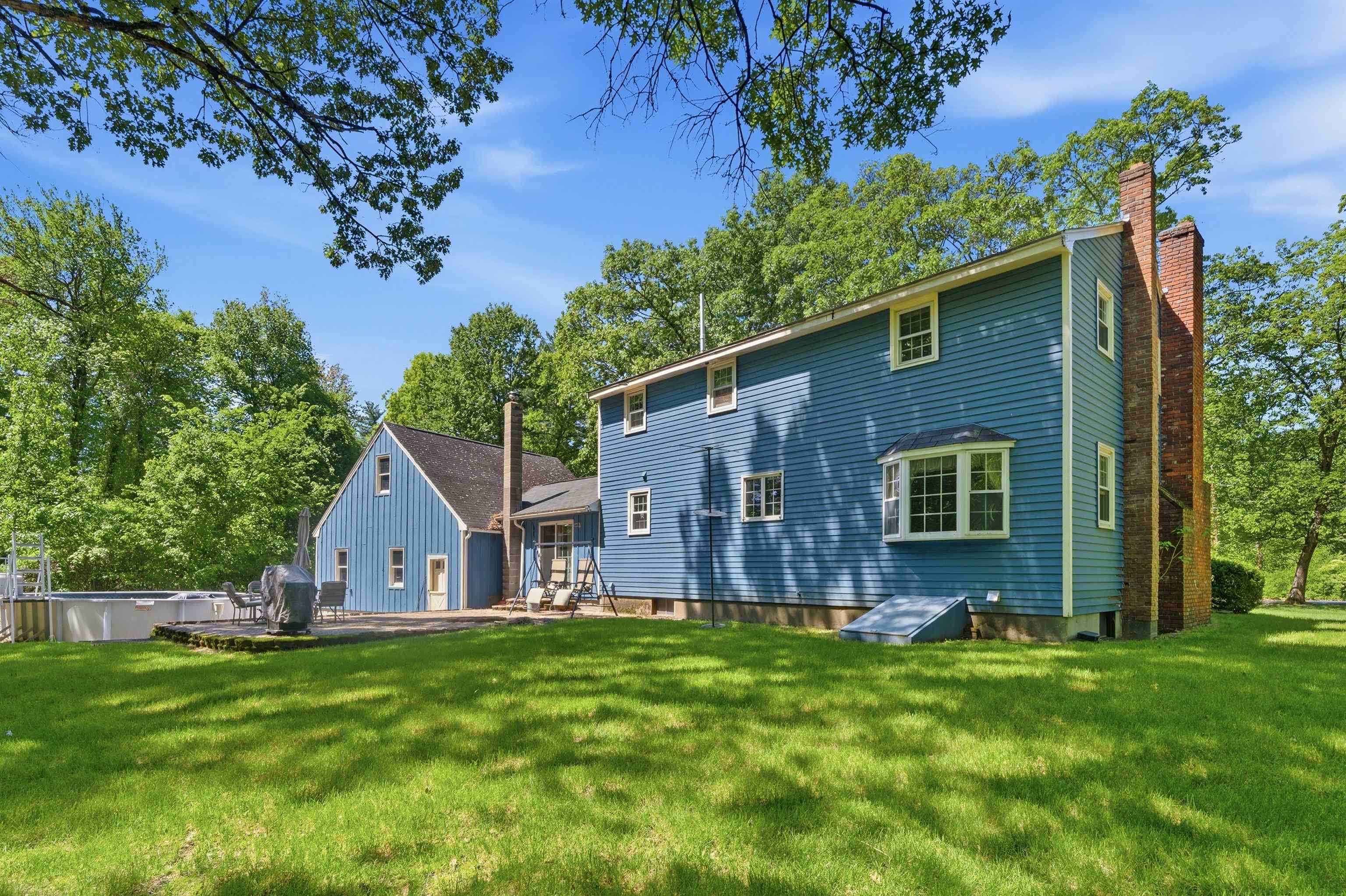 12 Crescent Circle Pelham, NH 03076 - Photo 29 of 33
