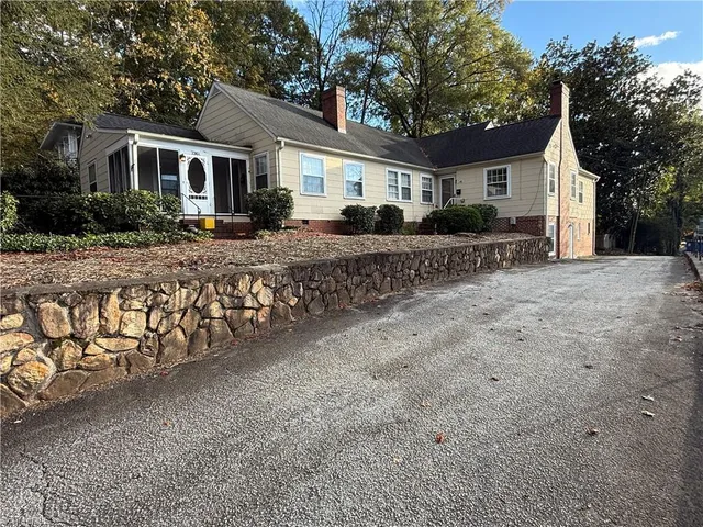 $995 | 738 Summit Street, Unit A, Winston-Salem, NC 27101