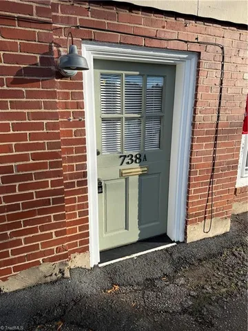 $995 | 738 Summit Street, Unit A, Winston-Salem, NC 27101
