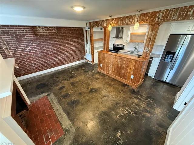 $995 | 738 Summit Street, Unit A, Winston-Salem, NC 27101