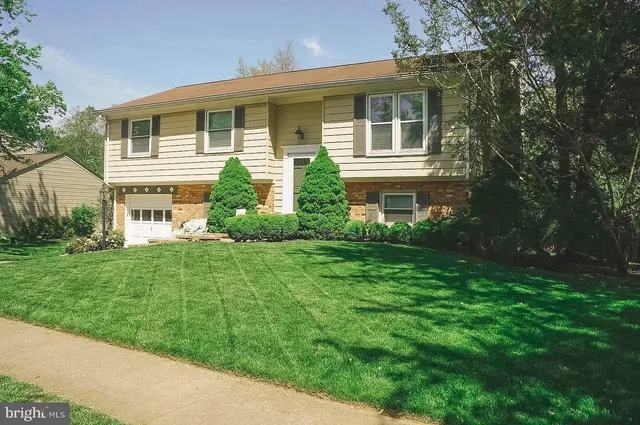 $4,100 | 4512 Lantern Place, Alexandria, VA 22306