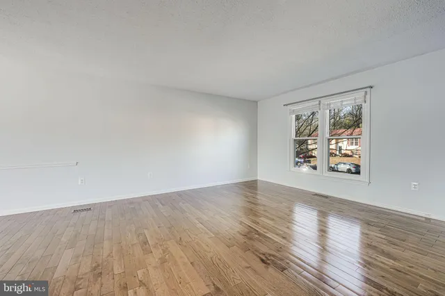 $4,100 | 4512 Lantern Place, Alexandria, VA 22306