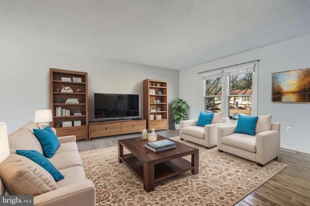 $4,100 | 4512 Lantern Place, Alexandria, VA 22306