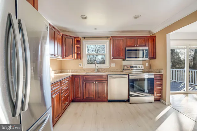 $4,100 | 4512 Lantern Place, Alexandria, VA 22306