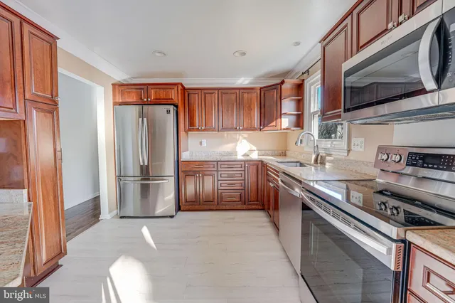 $4,100 | 4512 Lantern Place, Alexandria, VA 22306