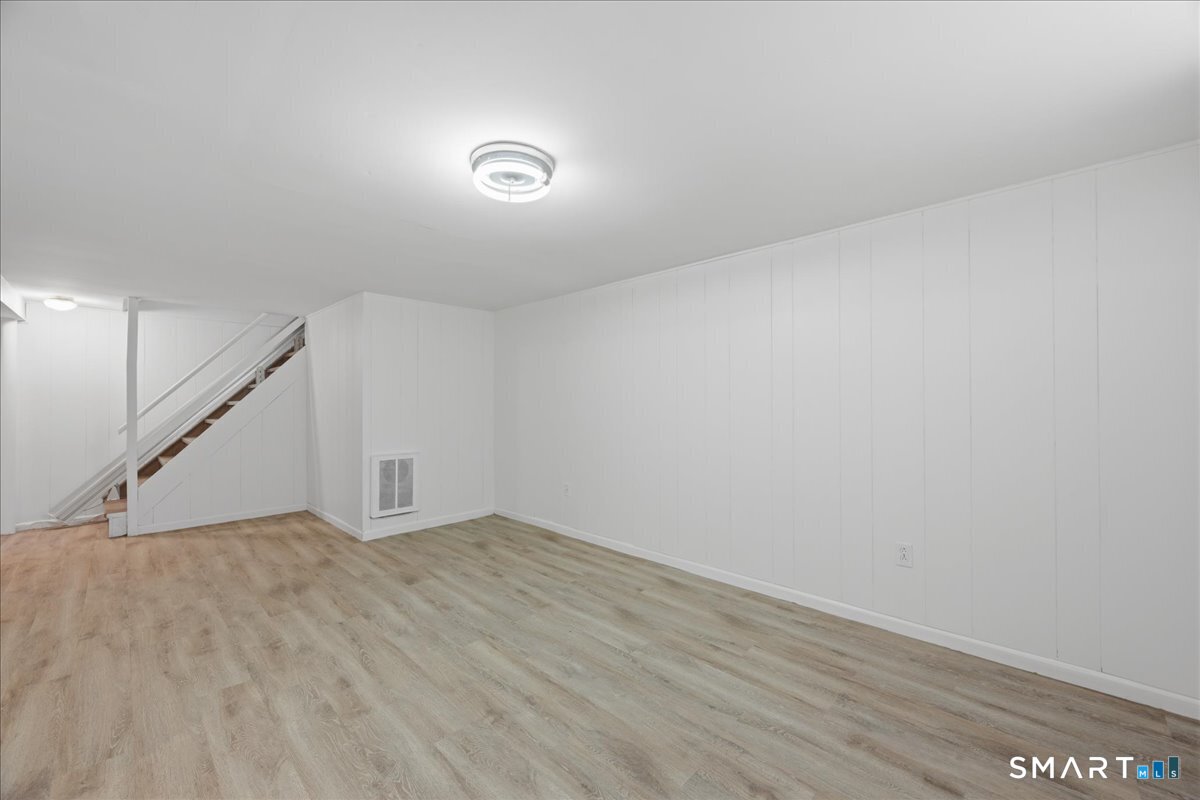 8 Roxbury Court East Lyme, CT 06357 - Photo 35 of 39