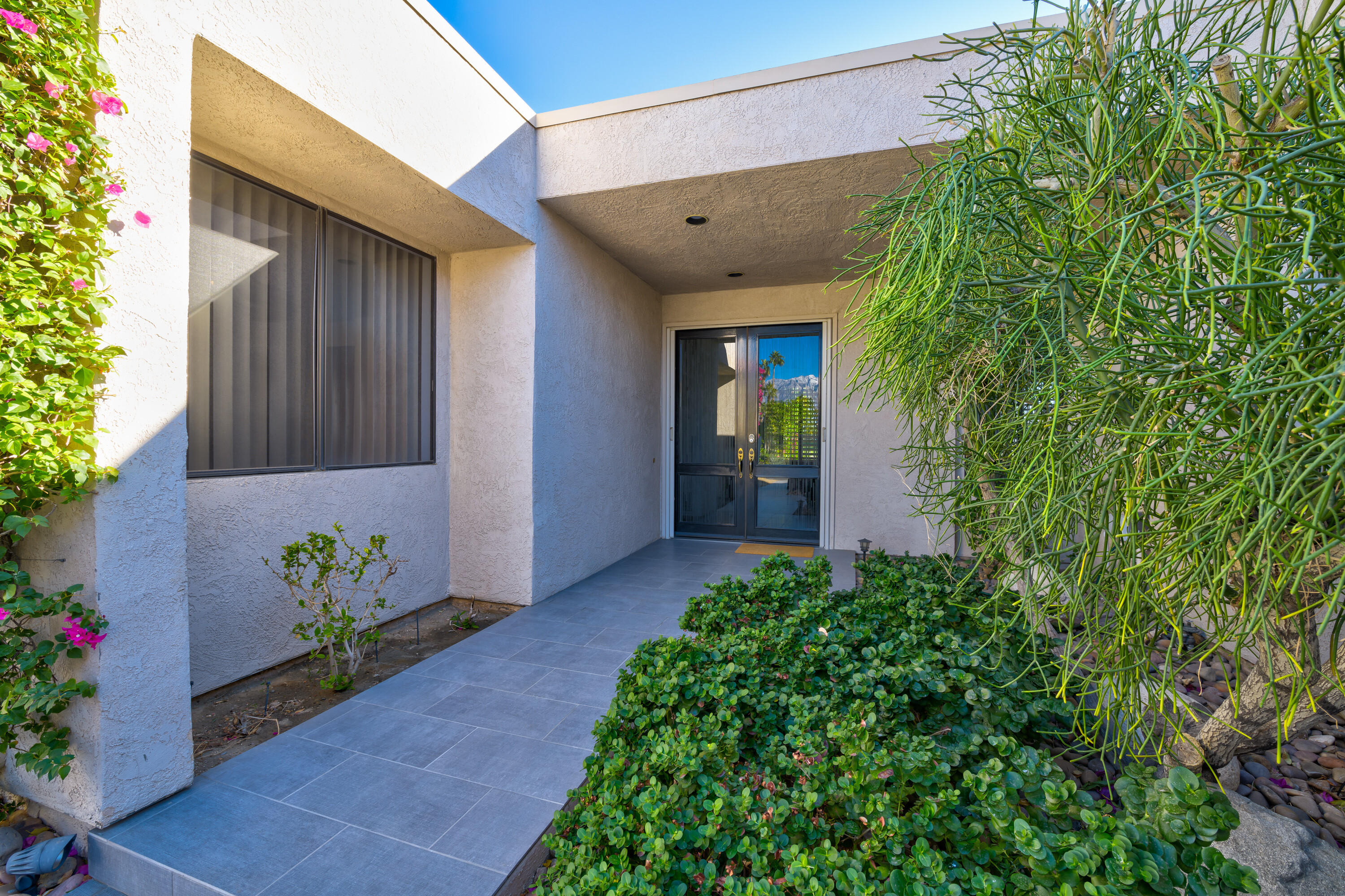 907 Inverness Drive Rancho Mirage, CA 92270 - Photo 3 of 45 04_907_Inverness4_mls