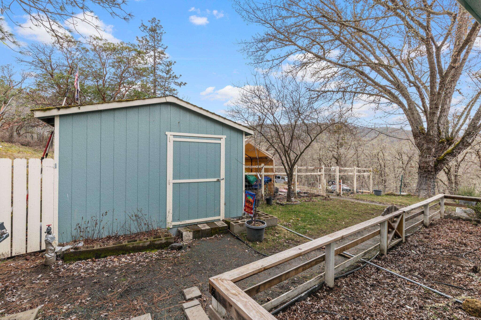 8149 Colonial Way Central Point, OR 97502 - Photo 24 of 24 24