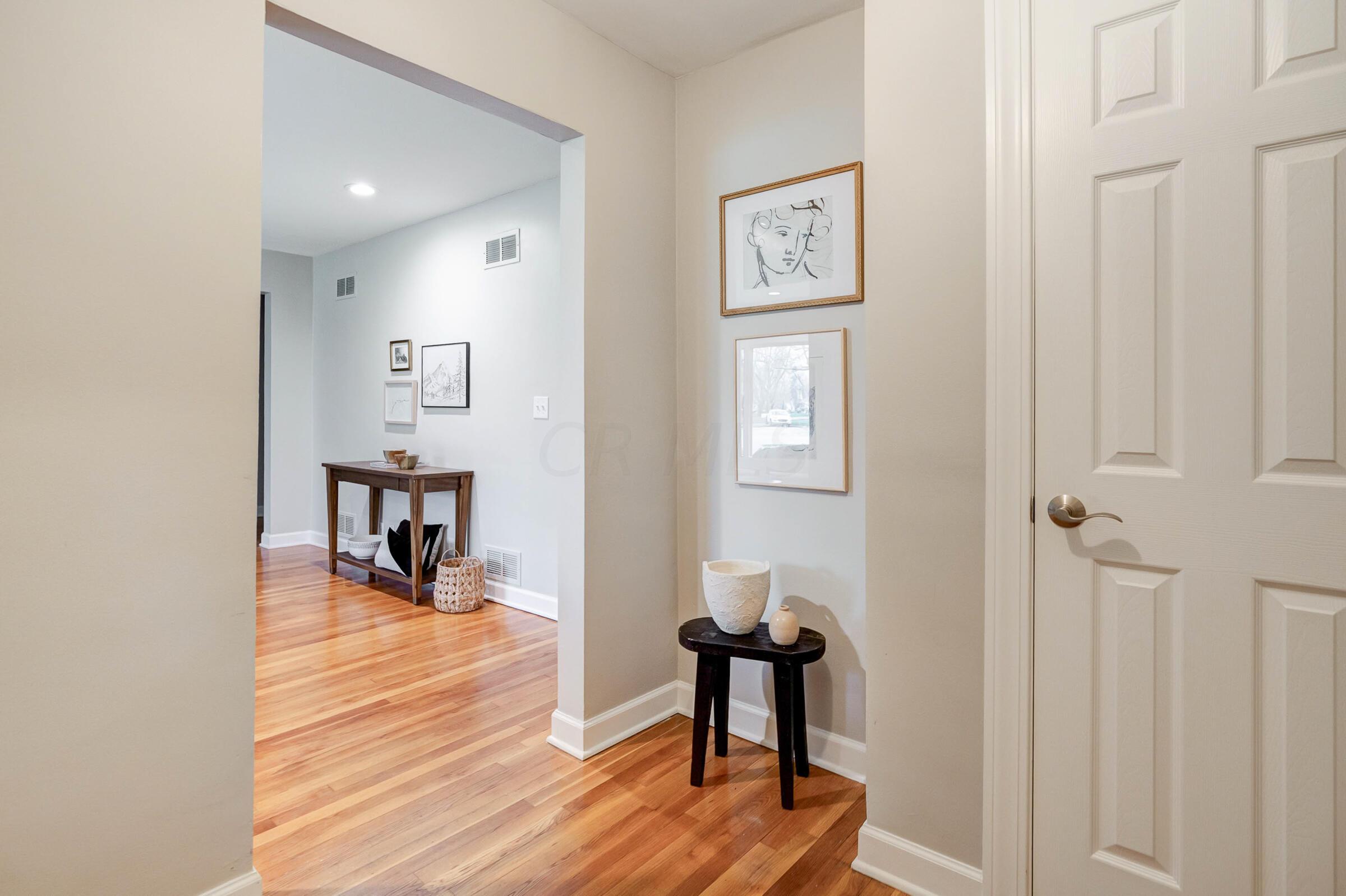 2234 Wickliffe Road Columbus, OH 43221 - Photo 5 of 42 Foyer