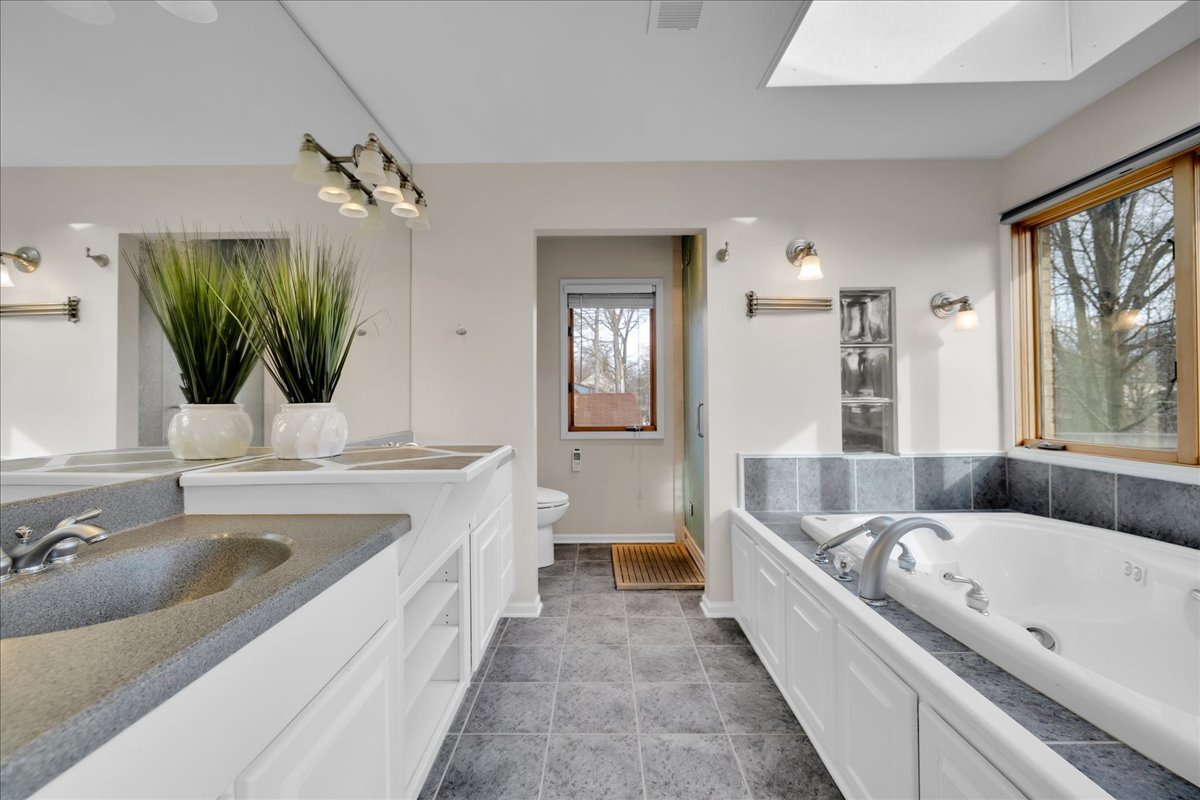 603 Harms Road Glenview, IL 60025 - Photo 28 of 55 Gallery Image 28