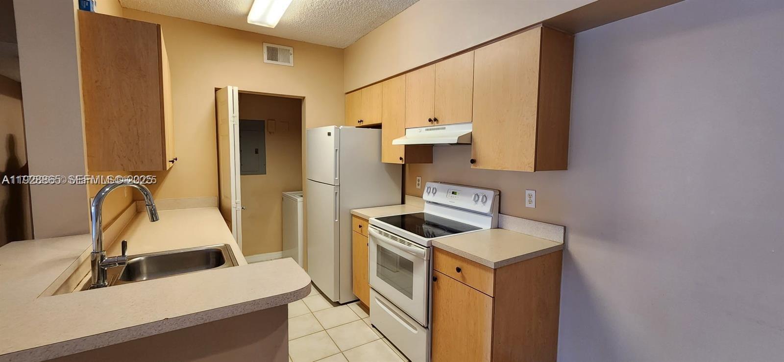 10312 Fox Trail Road South, Unit 1004 Royal Palm Beach, FL 33411 - Photo 5 of 13