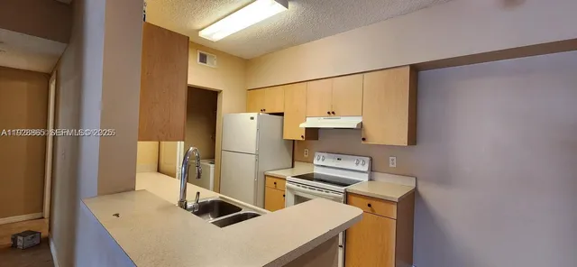 $2,000 | 10312 Fox Trail Road South, Unit 1004, Royal Palm Beach, FL 33411