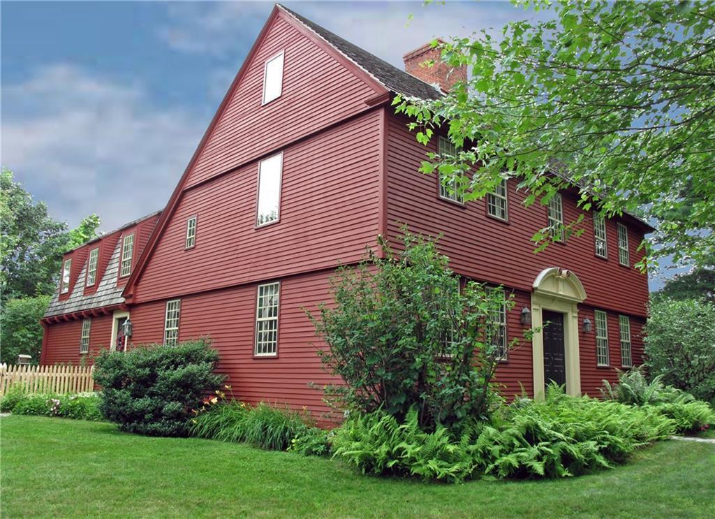 Welcome to 5 Settlement Hill, an authentic reproduction saltbox Colonial built in 1988 by Sunderland Period Homes.