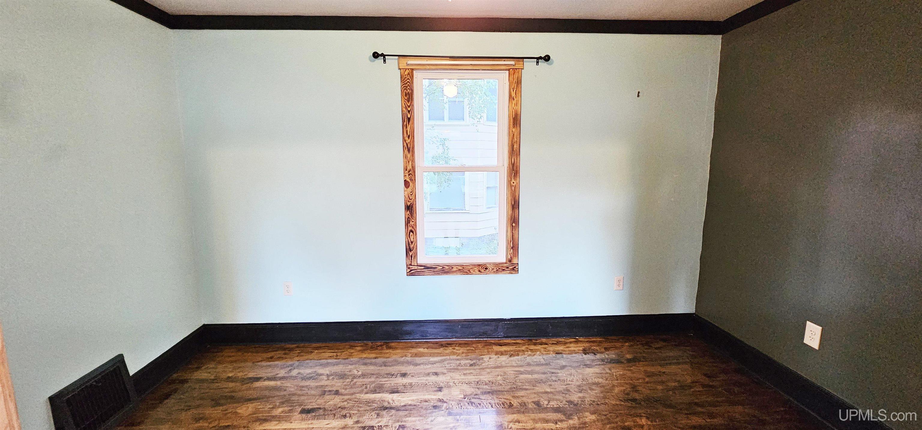 128 Pewabic Street Calumet, MI 49913 - Photo 8 of 62