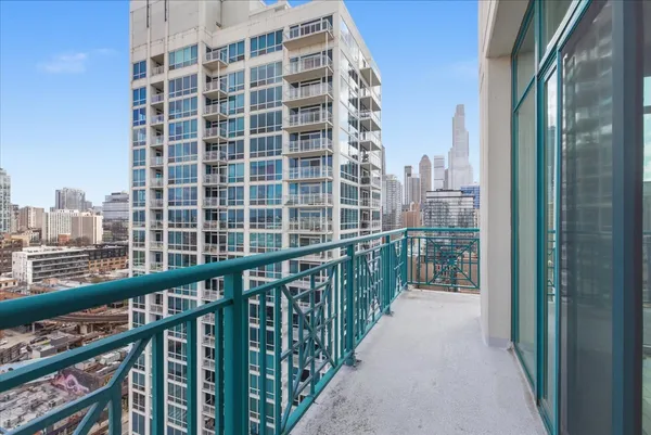 $4,000 | 340 West Superior Street, Unit 1601, Chicago, IL 60654