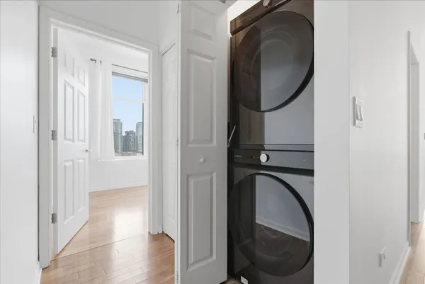 $4,000 | 340 West Superior Street, Unit 1601, Chicago, IL 60654