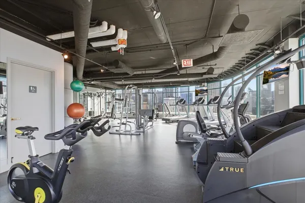 $4,000 | 340 West Superior Street, Unit 1601, Chicago, IL 60654