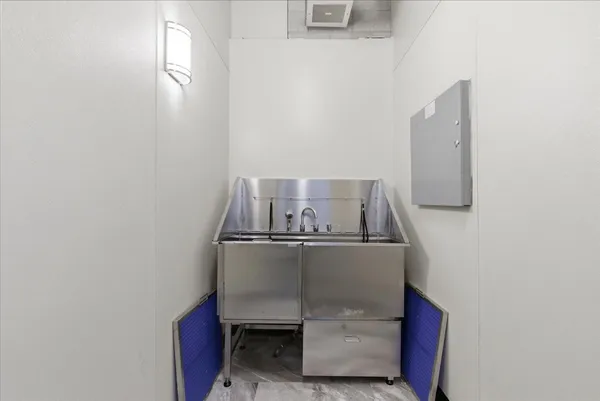 $4,000 | 340 West Superior Street, Unit 1601, Chicago, IL 60654