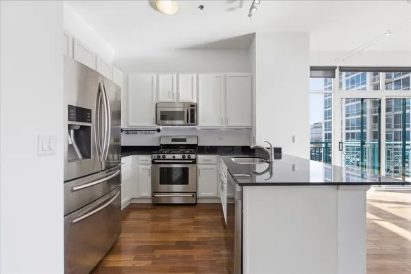 $4,000 | 340 West Superior Street, Unit 1601, Chicago, IL 60654