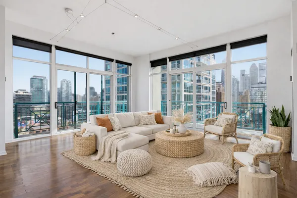 $4,000 | 340 West Superior Street, Unit 1601, Chicago, IL 60654