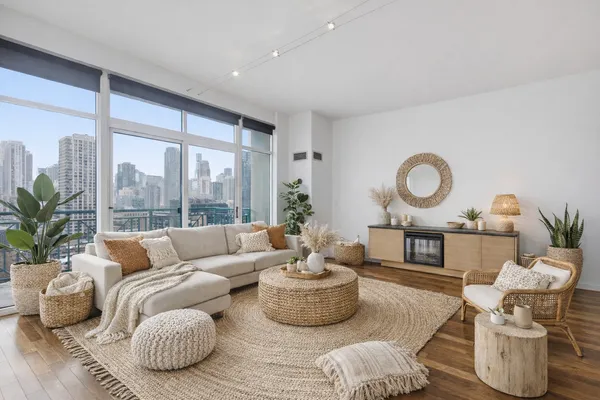 $4,000 | 340 West Superior Street, Unit 1601, Chicago, IL 60654