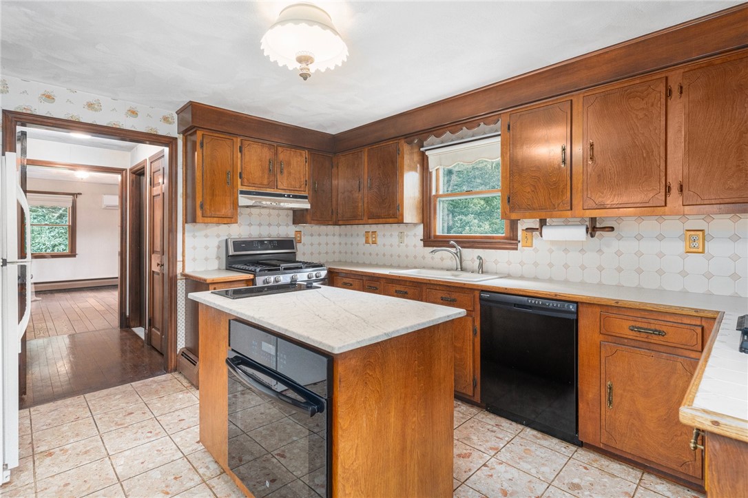 1715 Hill Road Burrillville, RI 02830 - Photo 6 of 37