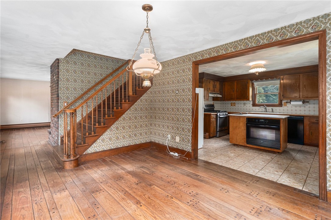 1715 Hill Road Burrillville, RI 02830 - Photo 8 of 37