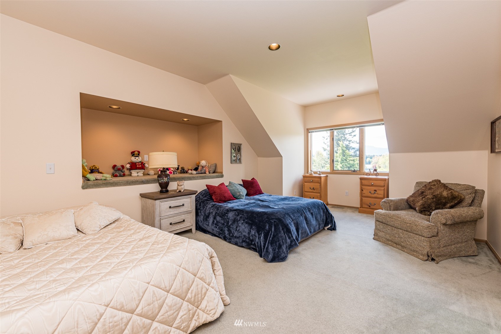 4949 Woodcock Road Sequim, WA 98382 - Photo 27 of 40 a bedroom with two beds and a large window