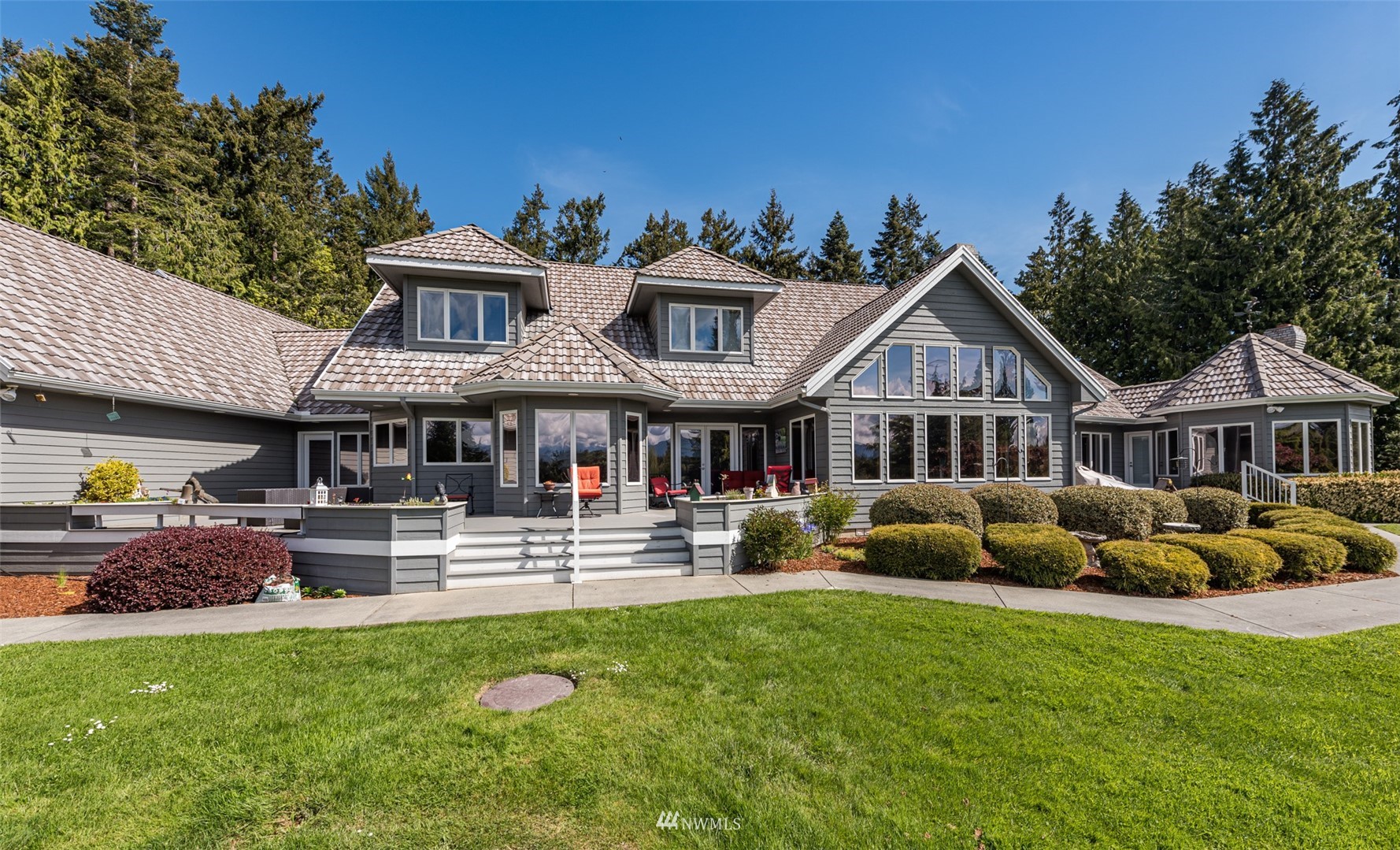 4949 Woodcock Road Sequim, WA 98382 - Photo 40 of 40 a front view of a house with a garden