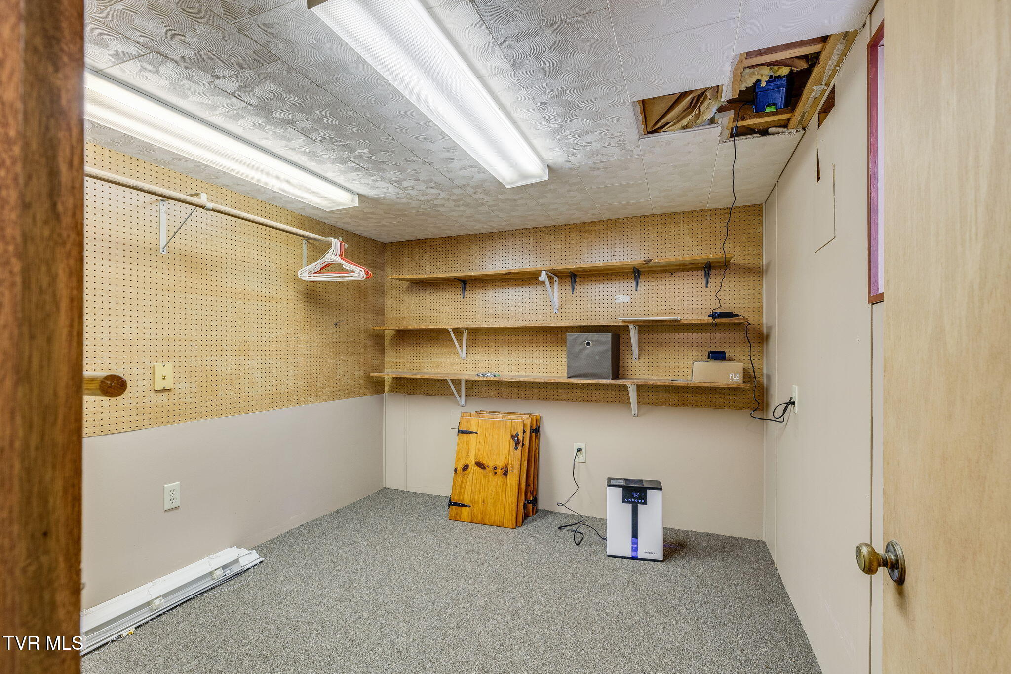 112 Crossway Road Bristol, VA 24201 - Photo 24 of 32 025