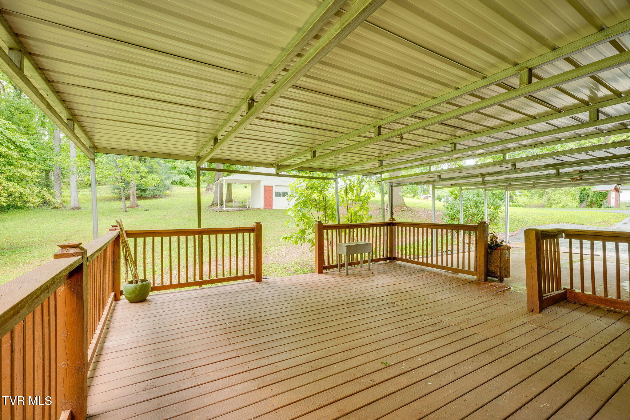 112 Crossway Road Bristol, VA 24201 - Photo 27 of 32 029