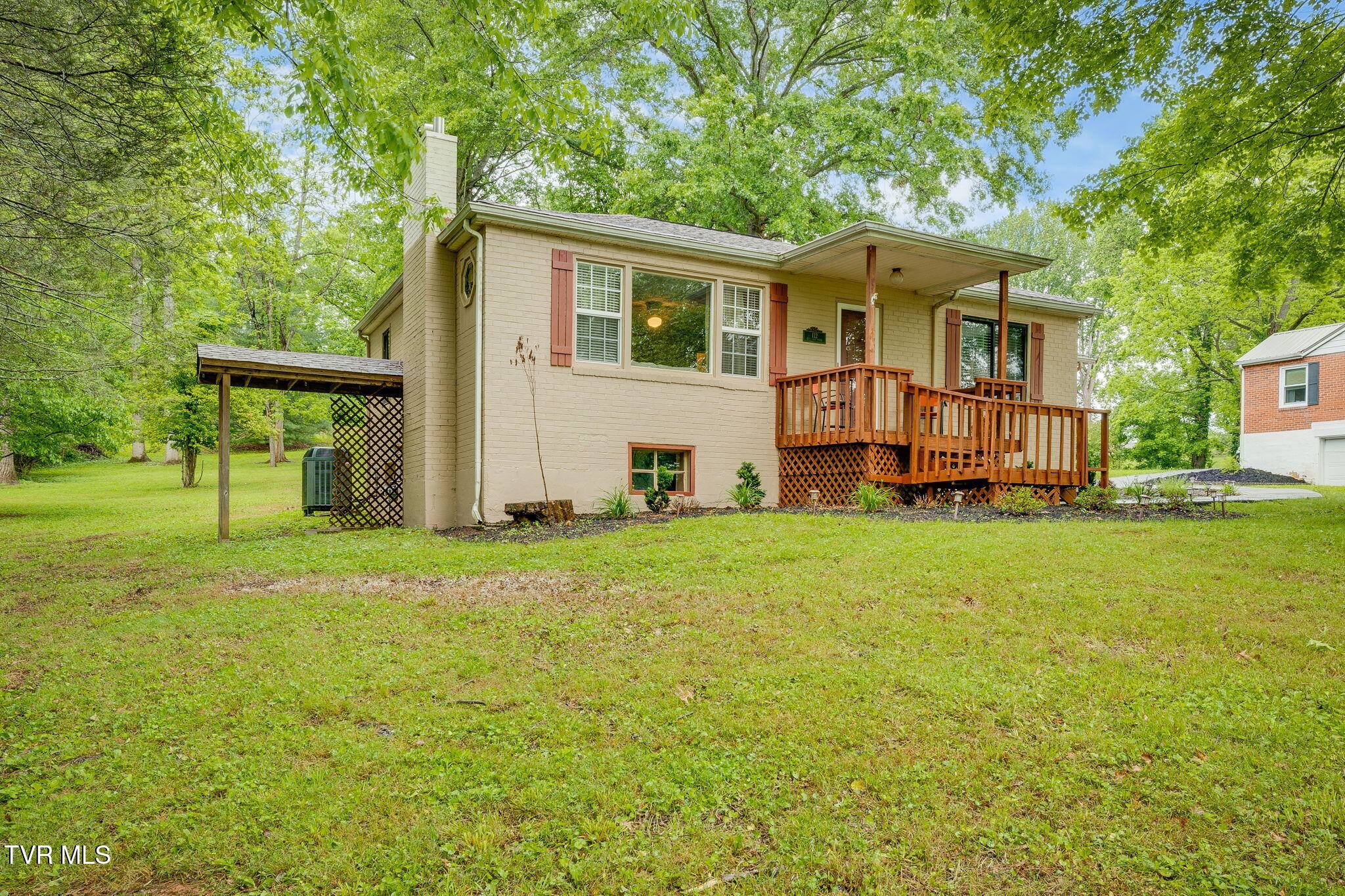 112 Crossway Road Bristol, VA 24201 - Photo 3 of 32 002