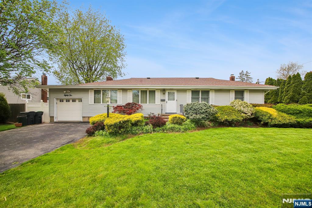 82 Seminary Street Bergenfield, NJ 07621 - Photo 1 of 29