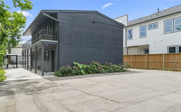 $715,000 | 6810 Del Rio Street, Houston, TX 77021