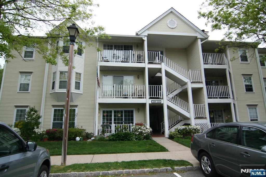 335 Linden Street Mahwah, NJ 07430 - Photo 1 of 15