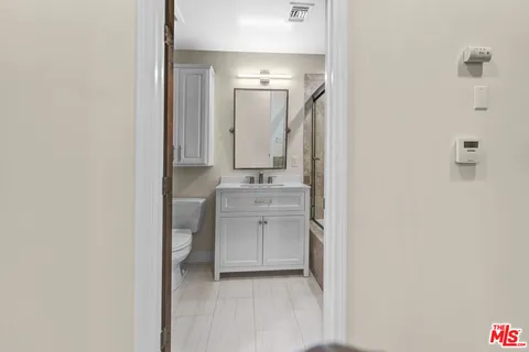 $5,950 | 3833 Huron Avenue, Unit 4, Culver City, CA 90232