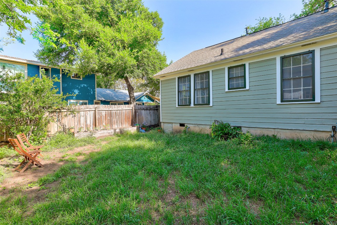 809 East 44th Street Austin, TX 78751 - Photo 24 of 40 View of yard featuring fence