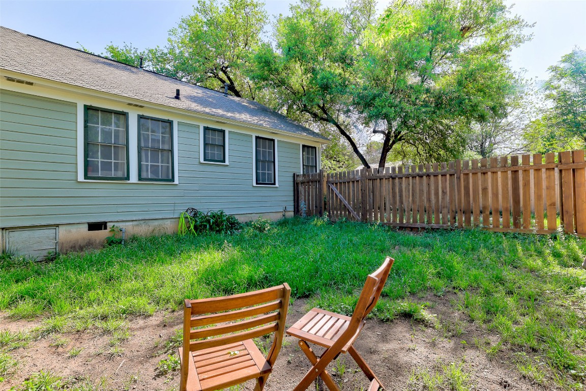 809 East 44th Street Austin, TX 78751 - Photo 25 of 40 View of yard featuring fence