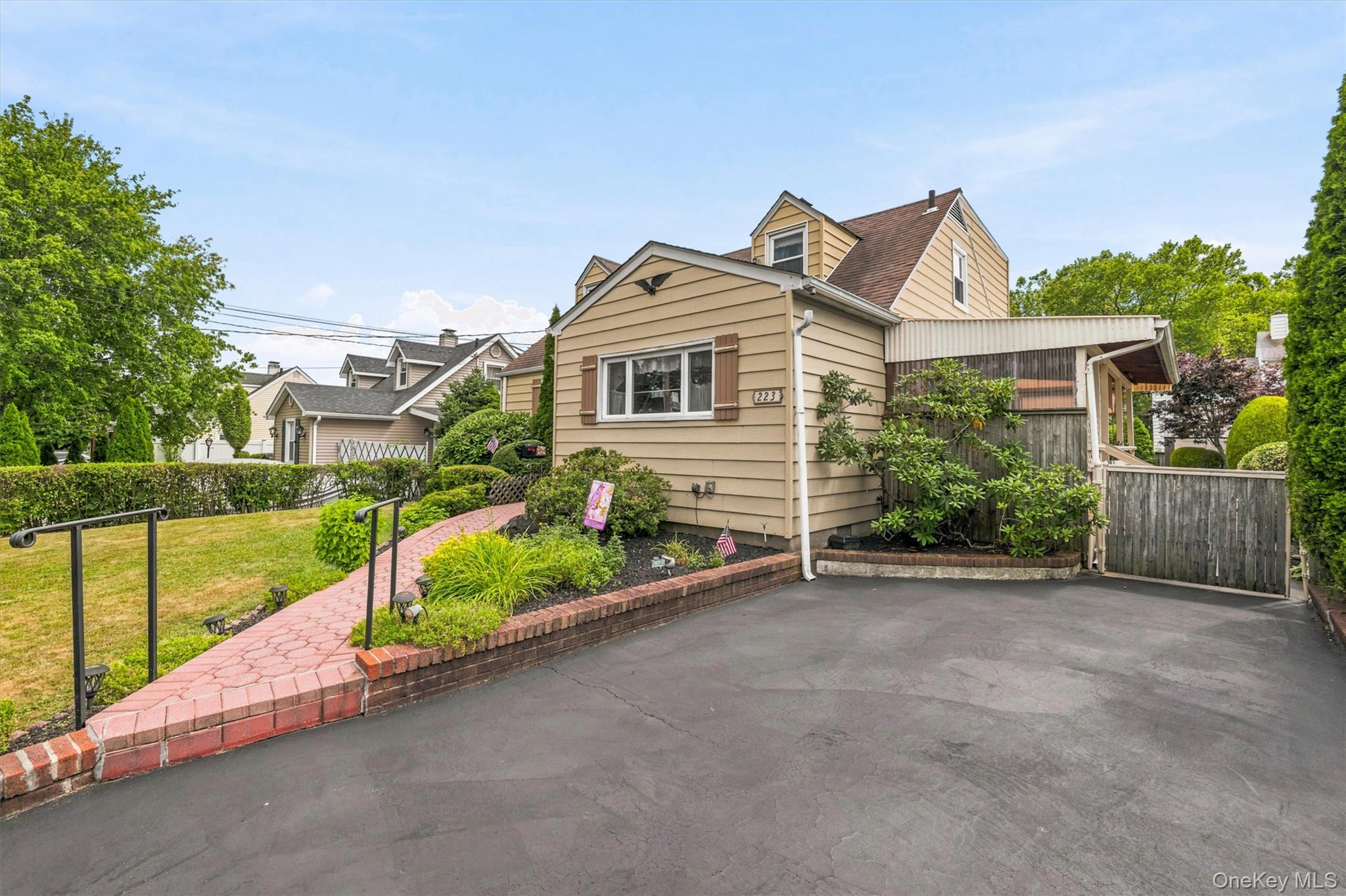 223 Croydon Road Yonkers, NY 10710 - Photo 2 of 25
