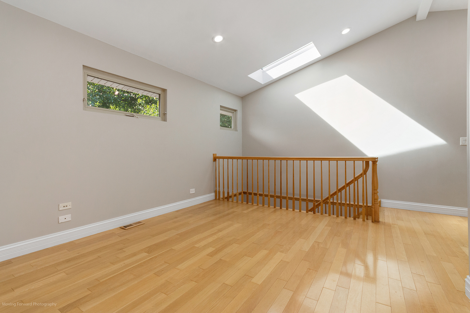 244 North Jackson Road Clarendon Hills, IL 60514 - Photo 14 of 26 a view of a hallway