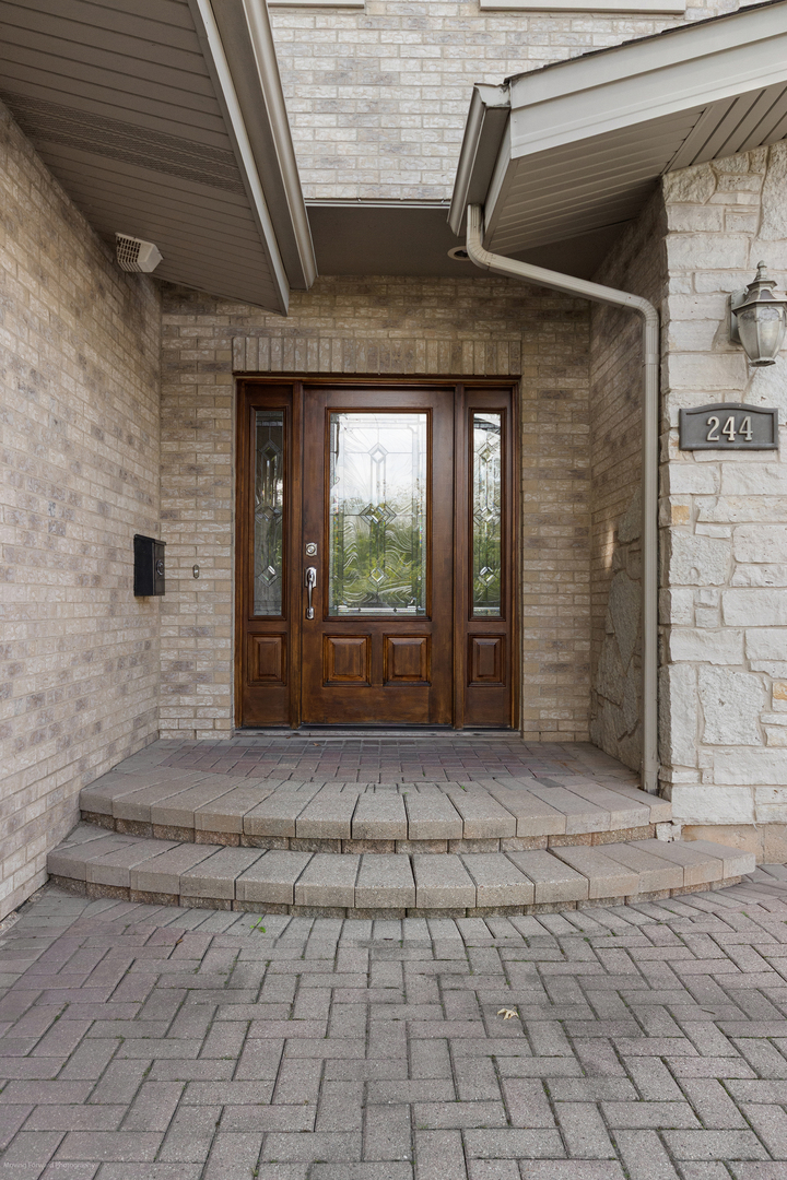 244 North Jackson Road Clarendon Hills, IL 60514 - Photo 2 of 26 a view of front door of house