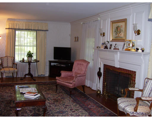 23 Fiske Road Wellesley, MA 02481 - Photo 2 of 9