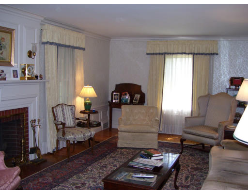 23 Fiske Road Wellesley, MA 02481 - Photo 3 of 9