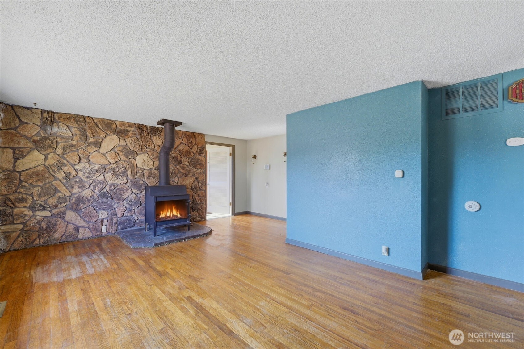 1104 Dibb Street Bremerton, WA 98310 - Photo 5 of 32 Gallery Image 5