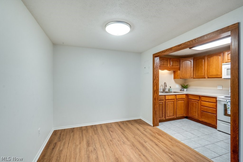 216 Moore Road, Unit 4M Avon Lake, OH 44012 - Photo 6 of 20