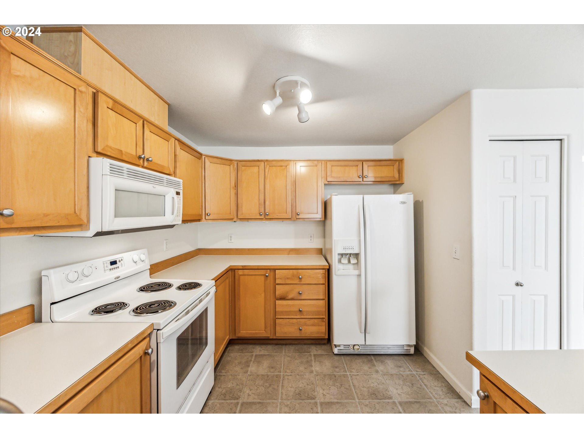 14720 Southwest Sandhill Loop Beaverton, OR 97007 - Photo 12 of 45 Gallery Image 12